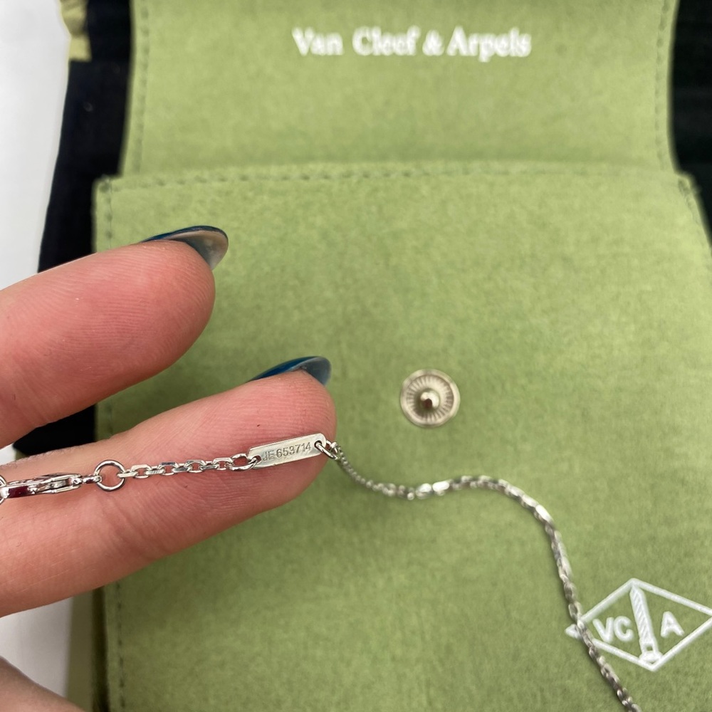 Van cleef pendant 15mm mother of pearl white gold